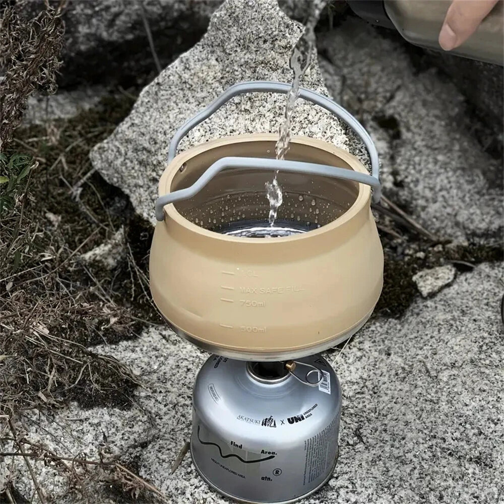 IPRee 1L Outdoor Silicone Kettle Folding Camping Tableware Kettle Cook Water Pot Mini Boiling Water Pot with Handle for Fishing Travel — view 3